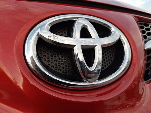 Used 2015 Toyota RAV4 XLE image 30