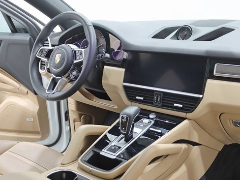 Used 2023 Porsche Cayenne Platinum Edition image 31