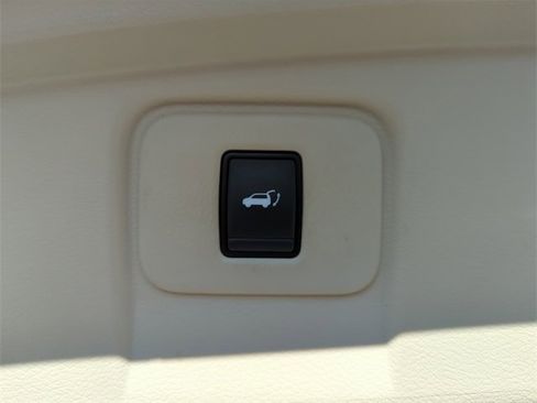 Certified 2018 Nissan Murano Platinum w/ Cargo Package image 15