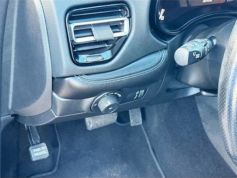 Used 2021 Dodge Durango SXT image 11