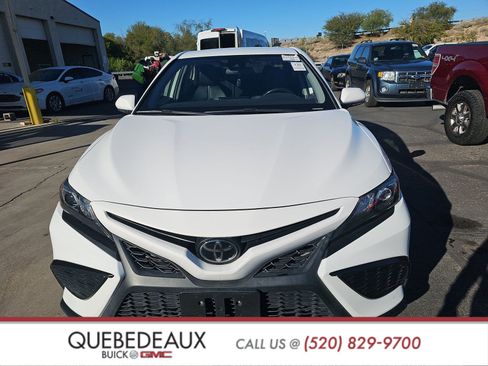 Used 2022 Toyota Camry SE image 2