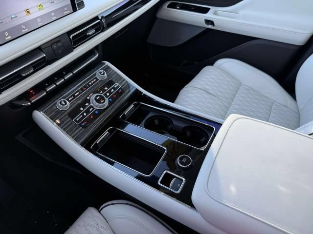 Used 2022 Lincoln Aviator Black Label w/ Dynamic Handling Package AWD/4WD image 31