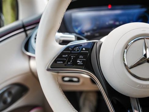 Used 2023 Mercedes-Benz EQS 580 4MATIC Sedan image 35