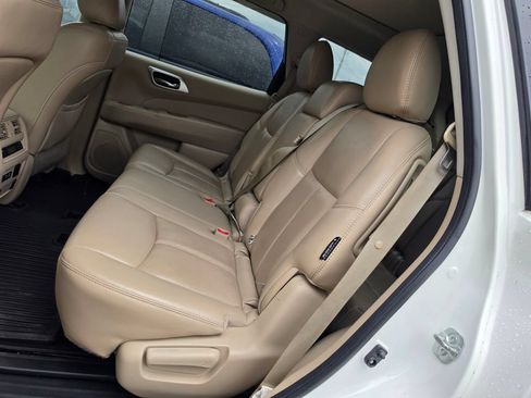 Used 2019 Nissan Pathfinder Platinum AWD/4WD image 7
