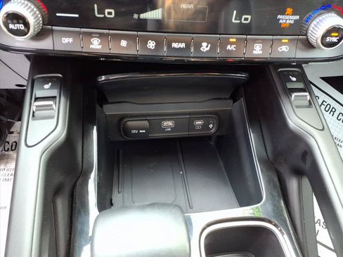 Used 2025 Kia Telluride S FWD image 12