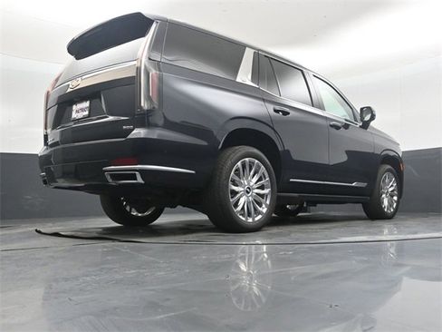 Used 2022 Cadillac Escalade Premium Luxury image 42