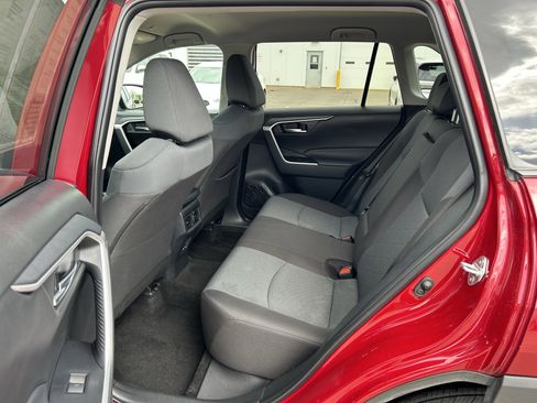 Certified 2025 Toyota RAV4 XLE AWD/4WD image 17