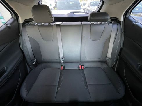 Used 2025 Buick Encore GX Preferred image 38