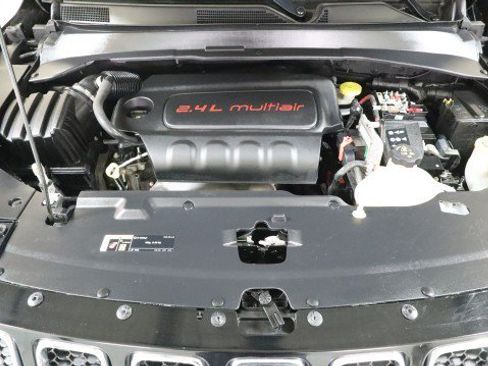 Used 2019 Jeep Compass Latitude w/ Popular Equipment Group FWD image 20