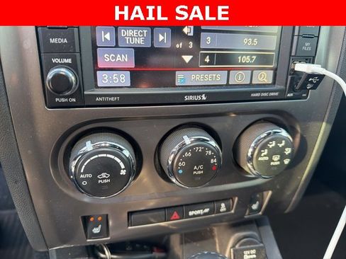 Used 2014 Dodge Challenger SXT image 16