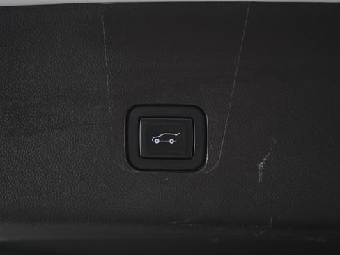 Used 2020 Chevrolet Traverse LT AWD/4WD image 18