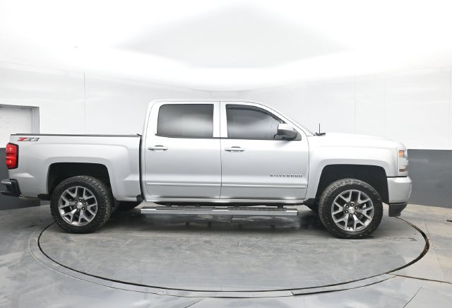 Used 2018 Chevrolet Silverado 1500 LT w/ All Star Edition AWD/4WD image 11