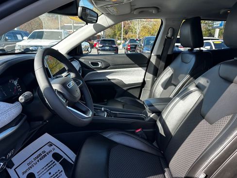 Used 2022 Jeep Compass Latitude image 27