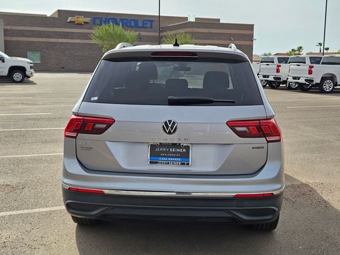 Used 2022 Volkswagen Tiguan SE AWD/4WD image 5