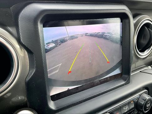 Used 2020 Jeep Wrangler Unlimited Sahara image 26