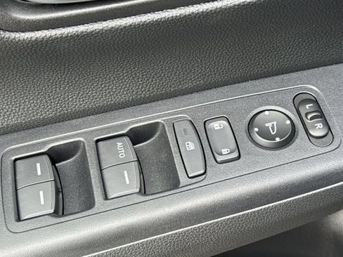 Used 2025 Honda CR-V LX image 12