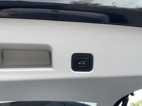 Used 2024 GMC Acadia Denali image 18