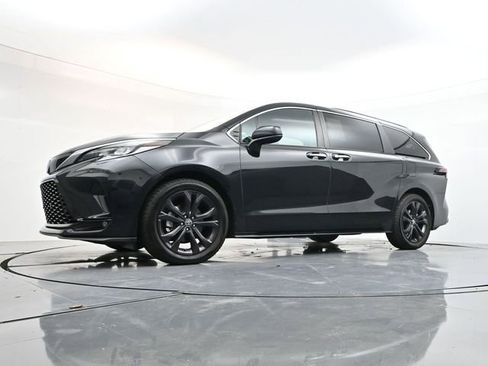 Used 2023 Toyota Sienna XSE image 44