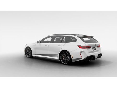 New 2027 BMW M5 Touring AWD/4WD image 2