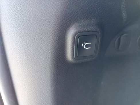 Used 2020 Jeep Cherokee Limited image 18