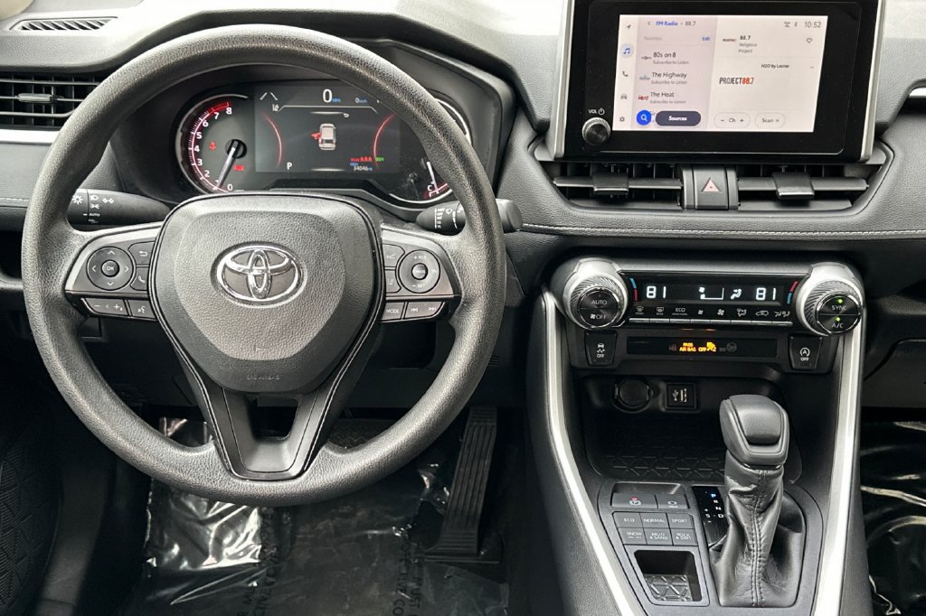 Used 2025 Toyota RAV4 XLE AWD/4WD image 18