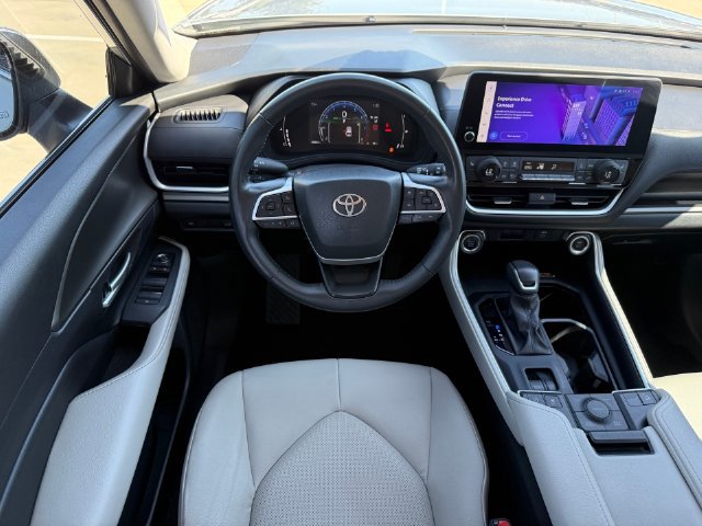 Used 2024 Toyota Grand Highlander AWD image 23