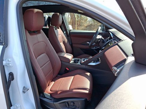 Certified 2024 Jaguar E-PACE R-Dynamic SE image 3