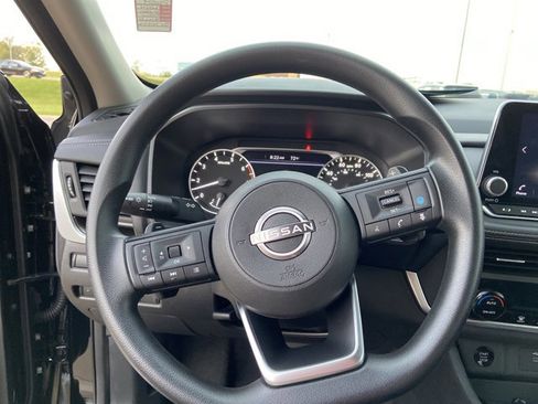 Used 2024 Nissan Rogue SV image 34