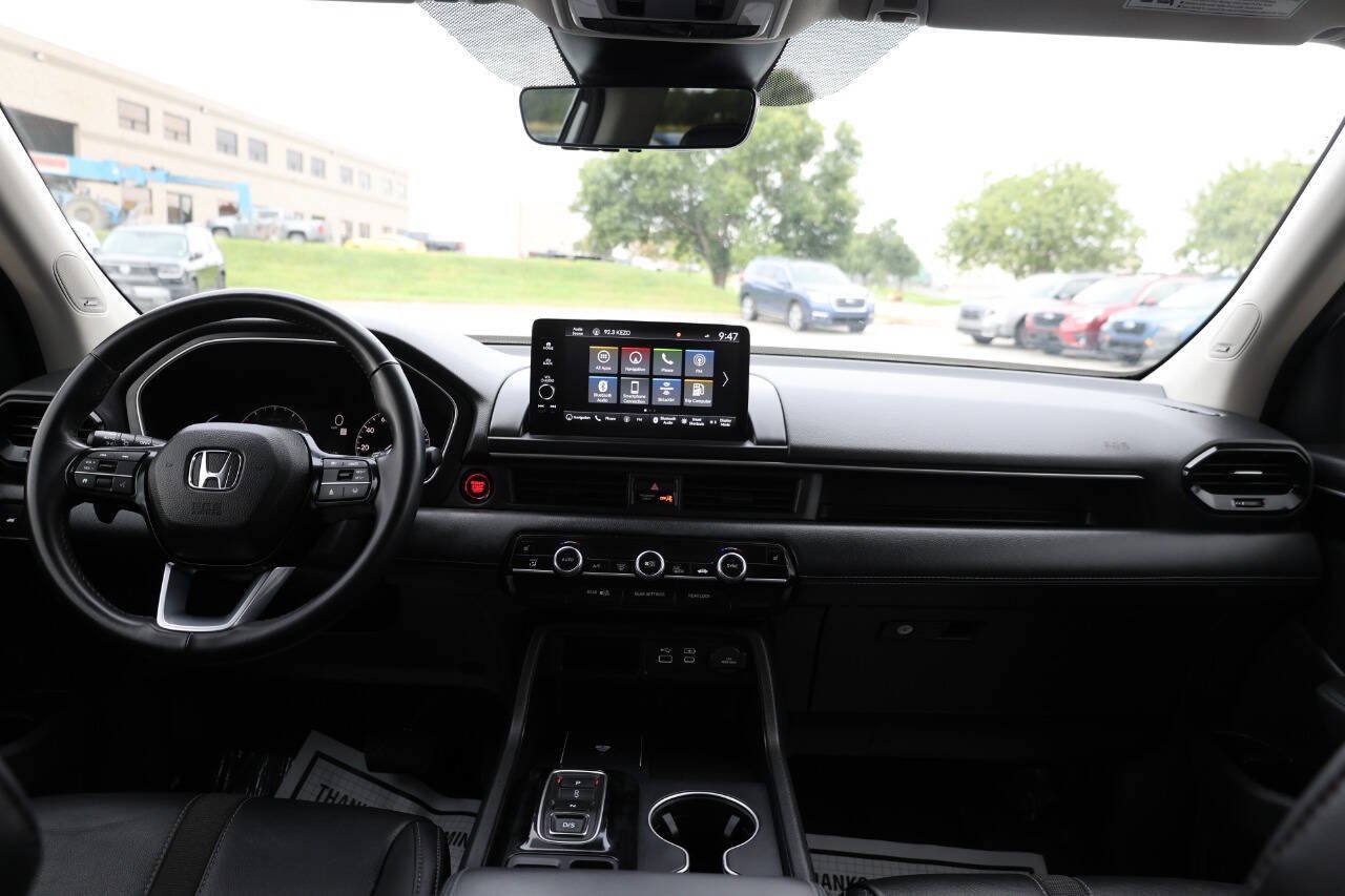 Used 2025 Honda Pilot Touring image 14