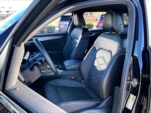 Used 2025 Volkswagen Atlas Cross Sport SE image 7