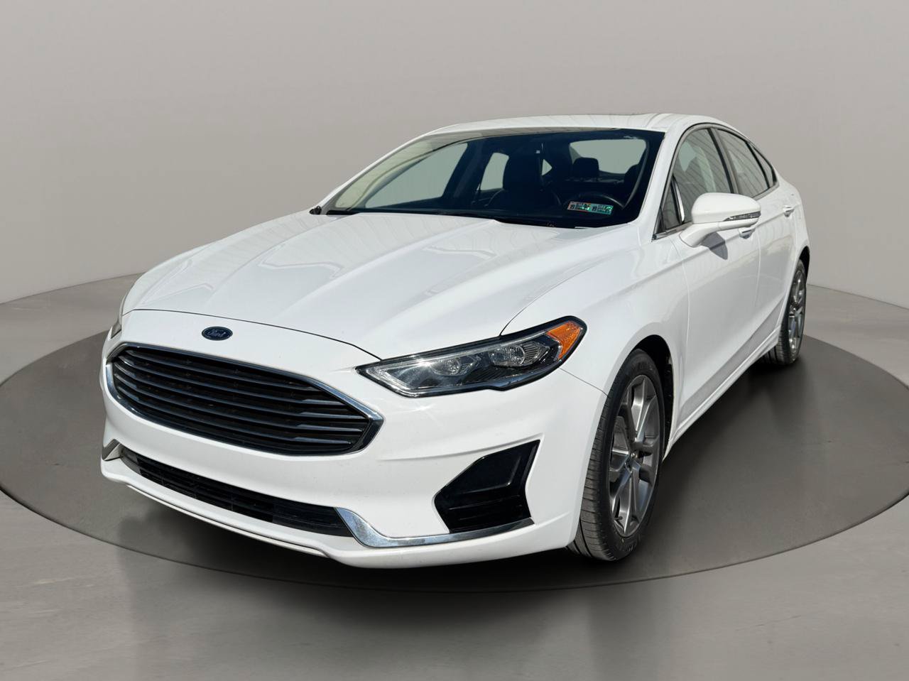 Used 2019 Ford Fusion SEL FWD image 2