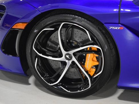Used 2024 McLaren 750S Spider RWD image 7
