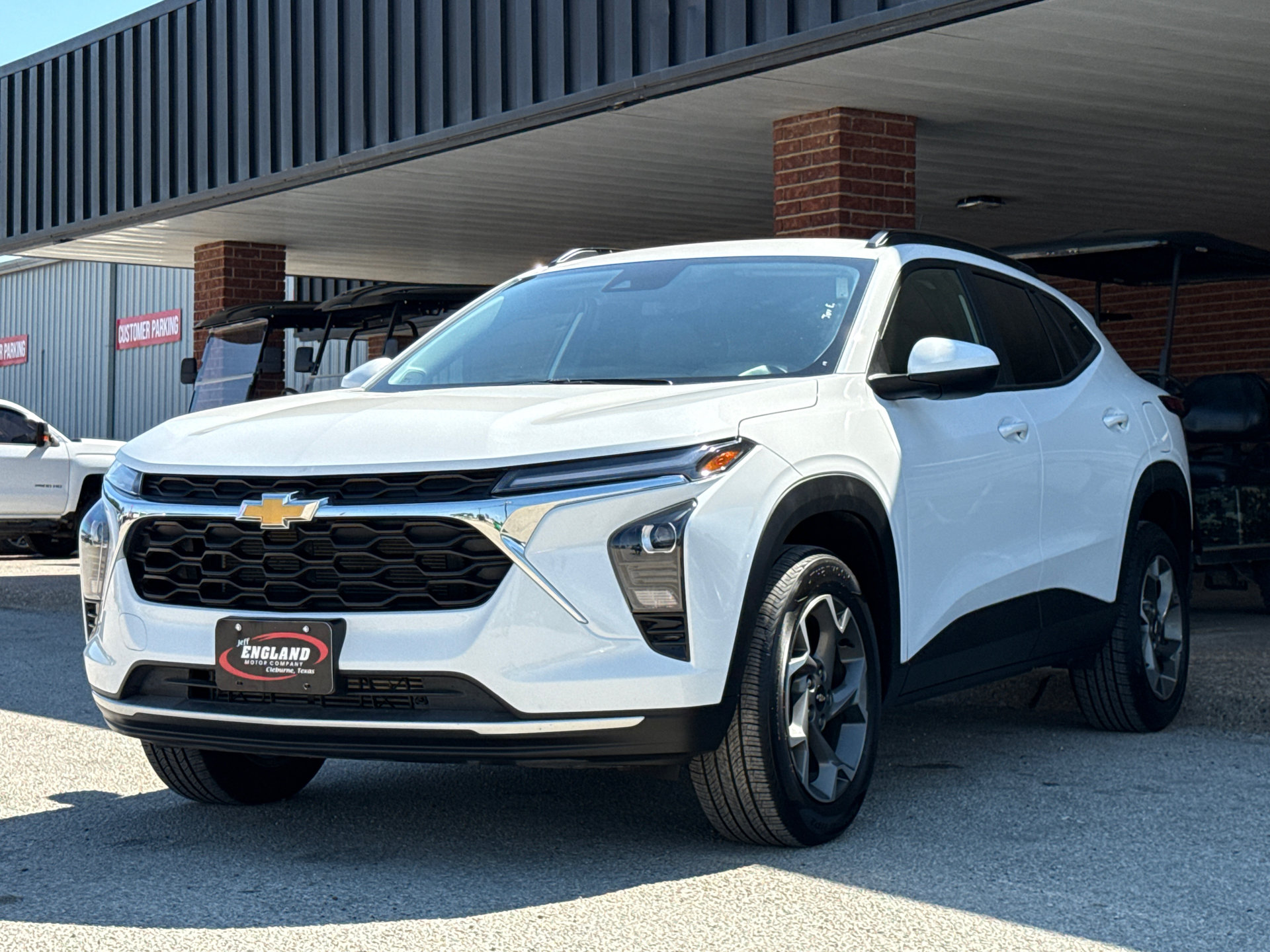 Used 2025 Chevrolet Trax LT FWD image 3