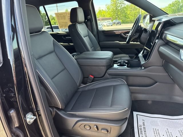 Certified 2025 GMC Yukon Elevation w/ LPO, Elevation Black Package AWD/4WD image 8
