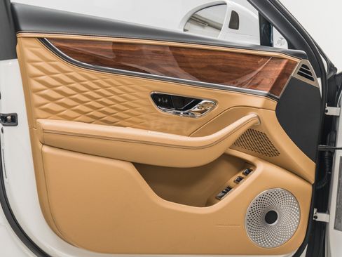 Used 2026 Bentley Flying Spur Plug-In Hybrid image 40