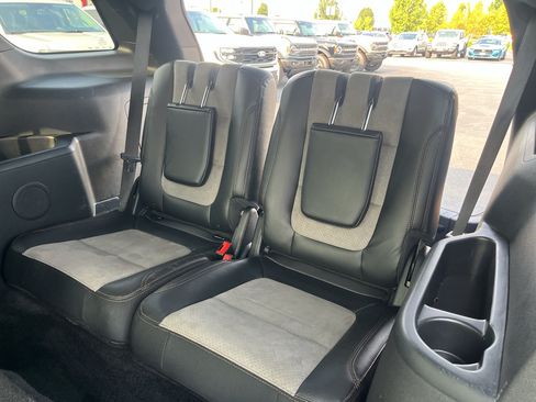 Certified 2017 Ford Explorer XLT w/ Equipment Group 202A AWD/4WD image 27
