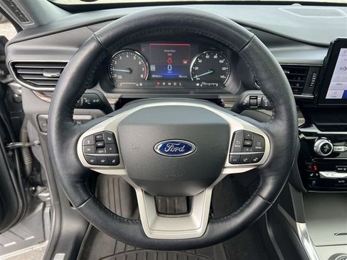 Used 2022 Ford Explorer Limited w/ Equipment Group 301A AWD/4WD image 11