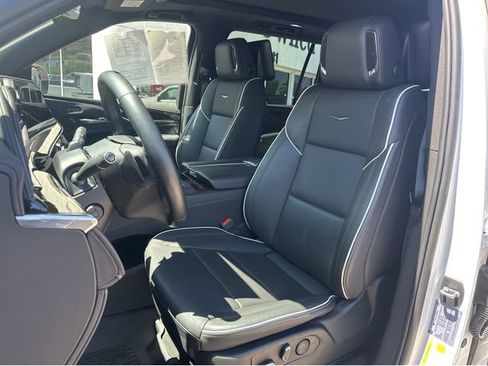 Certified 2023 Cadillac Escalade ESV Premium Luxury AWD/4WD image 27