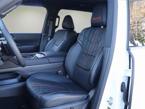 Used 2025 Nissan Armada PRO-4X w/ Pro-4X Premium Package image 12