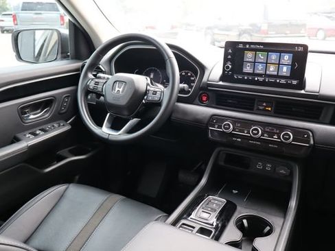 Used 2025 Honda Pilot EX-L image 9