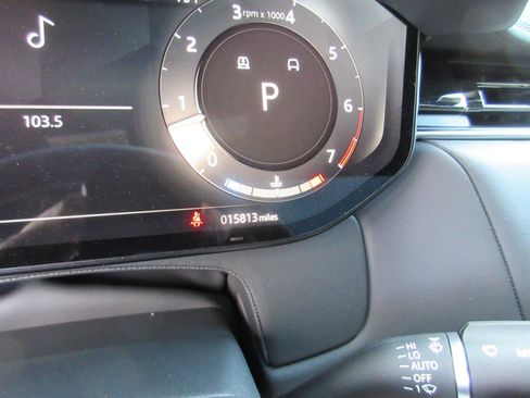 Used 2024 Land Rover Range Rover Sport SE AWD/4WD image 4