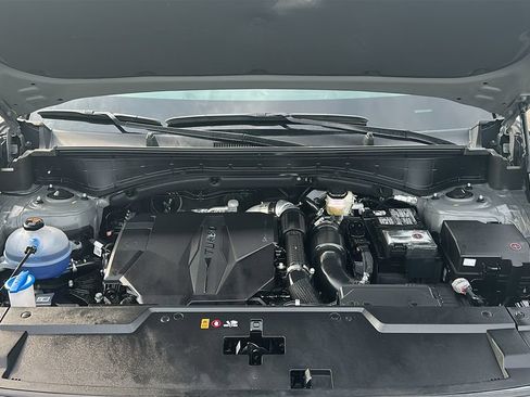 Used 2025 Hyundai Santa Fe SE FWD image 3