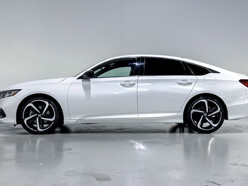 Used 2021 Honda Accord Sport image 2
