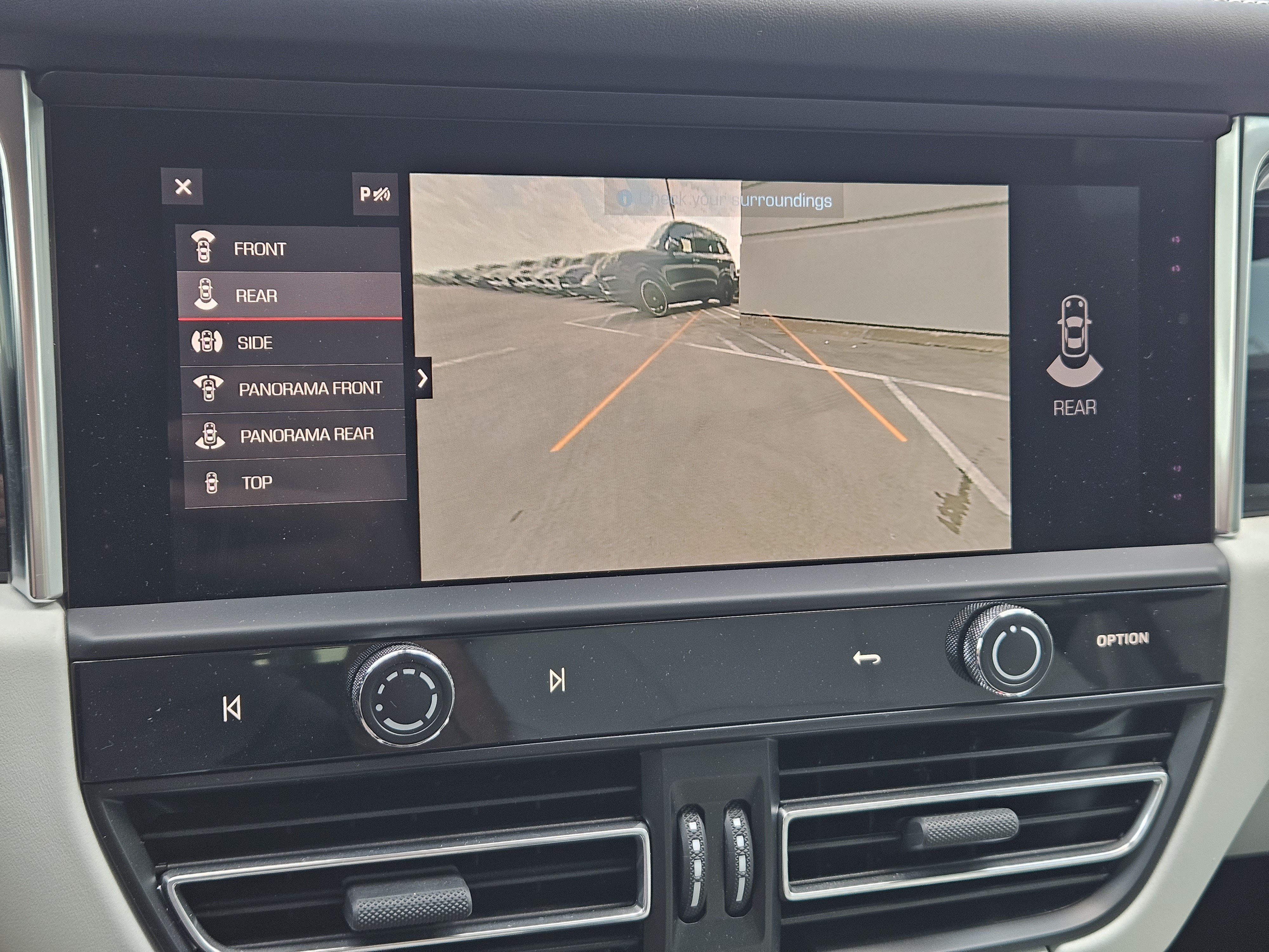 Certified 2023 Porsche Macan AWD/4WD image 18