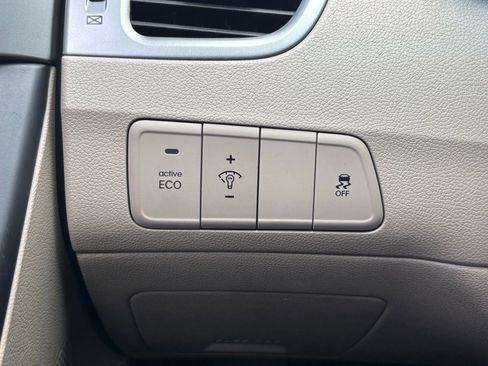 Used 2016 Hyundai Elantra SE FWD image 25