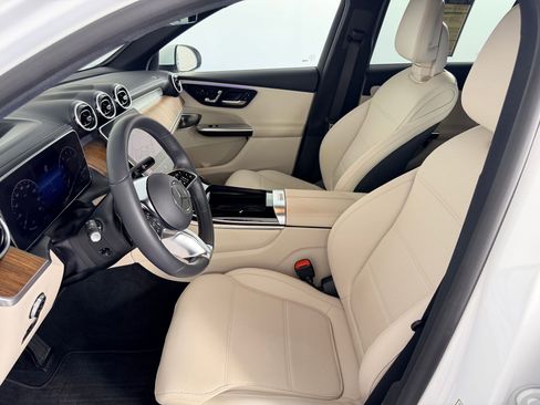 Used 2024 Mercedes-Benz GLC 300 4MATIC image 5