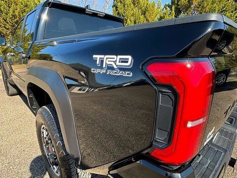 Used 2024 Toyota Tacoma TRD Off-Road image 38