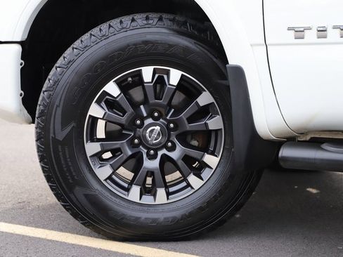 Used 2018 Nissan Titan PRO-4X image 2