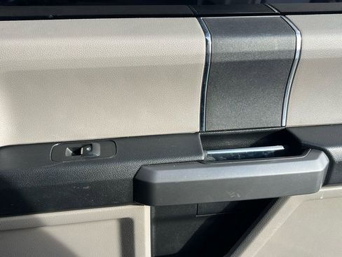 Used 2017 Ford F150 XLT image 22