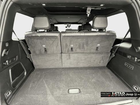 Used 2024 Jeep Wagoneer Series III w/ Premium Group I image 19